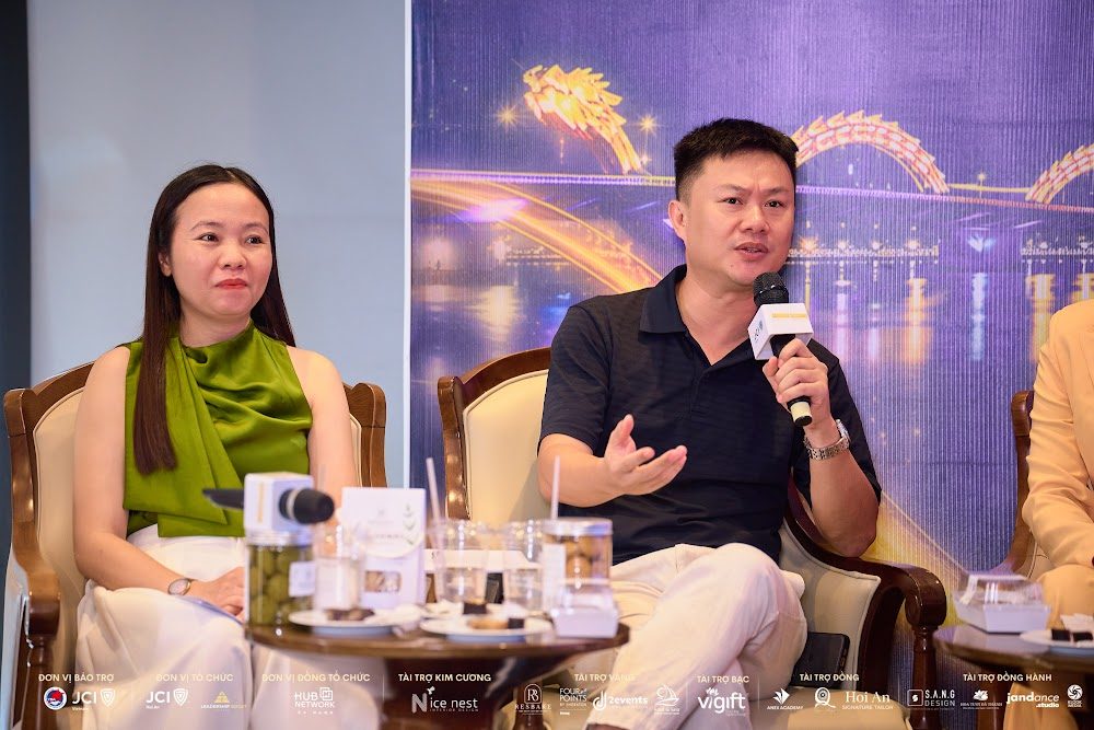 Phần đối thoại trên sân khấu Chairman Sessions 03