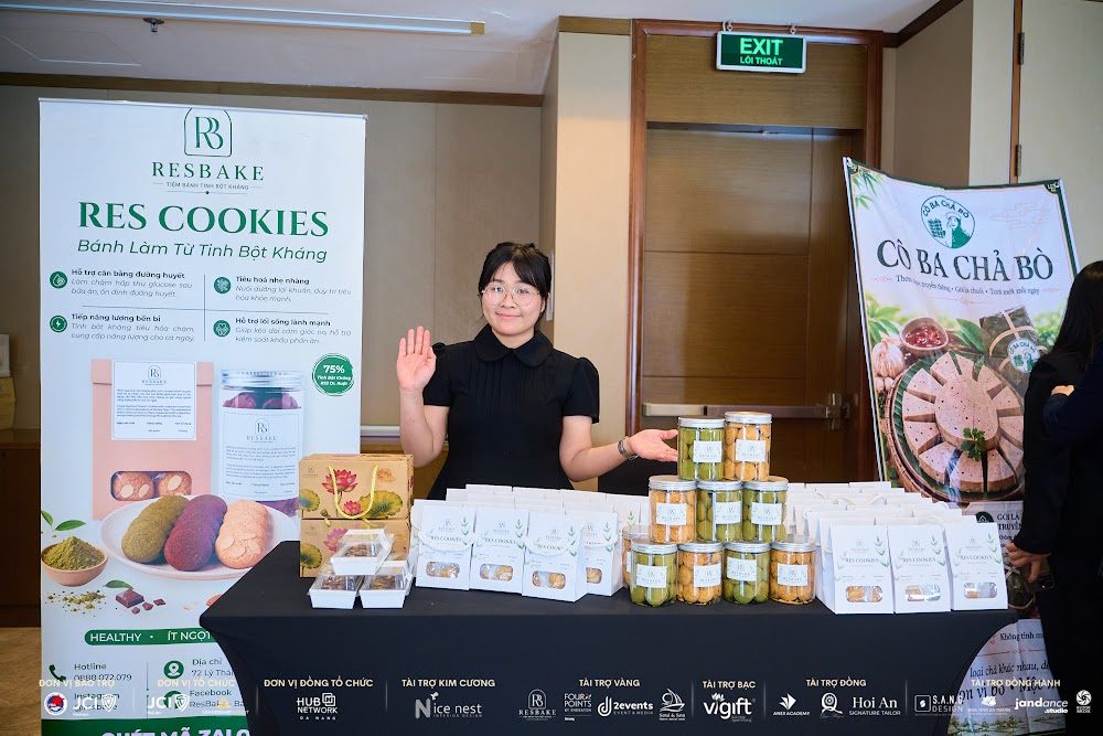 Gian trưng bày Res Cookies, bánh làm từ tinh bột kháng của Resbake, tại Chairman Sessions 03
