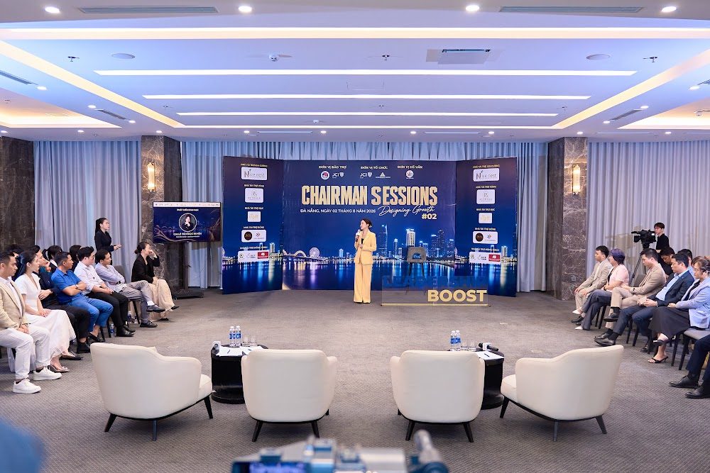 Toàn cảnh sân khấu và khán phòng Chairman Sessions 02 tại Đà Nẵng